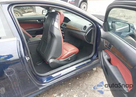 2012 Mercedes-Benz C 350 Sport z USA, uszkodzony, nr VIN WDDGJ5HB3CF817453